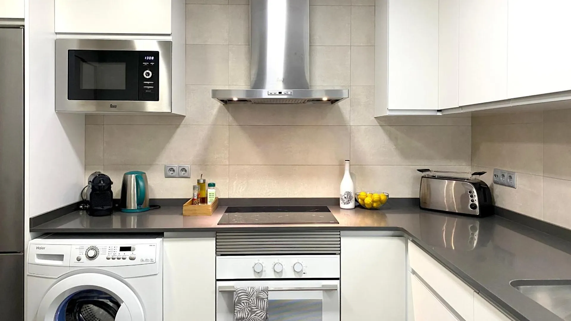 Apartment Comfortable Apartment, 3 Bedrooms With Ac Camp Nou Barcelona