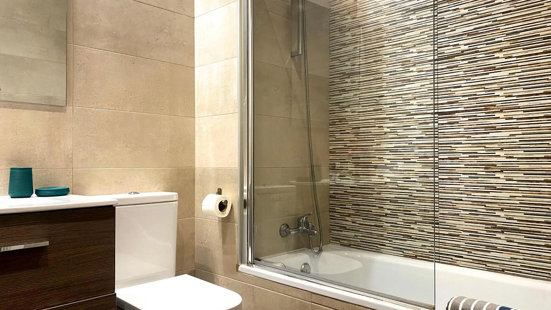 Comfortable Apartment, 3 Bedrooms With Ac Camp Nou Barcelona Apartment